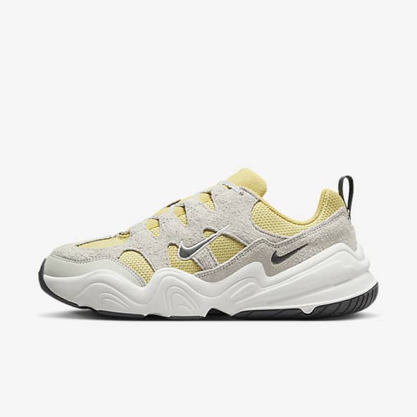 Geel. Nike BE